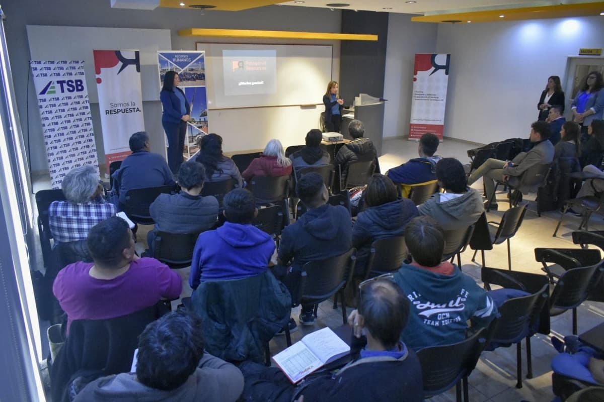 Capacitación in-company de Pulso en curso con asistentes